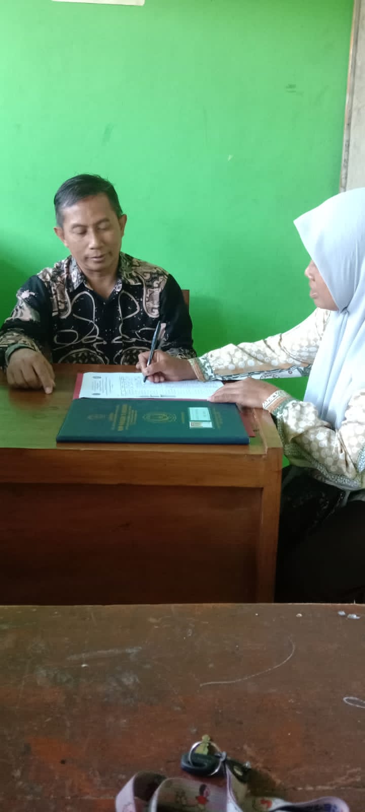 Sinergi Sekolah dan Orang Tua, SMP N 3 Imogiri Sukses Laksanakan Pembagian Rapor Kelas VII dan VIII