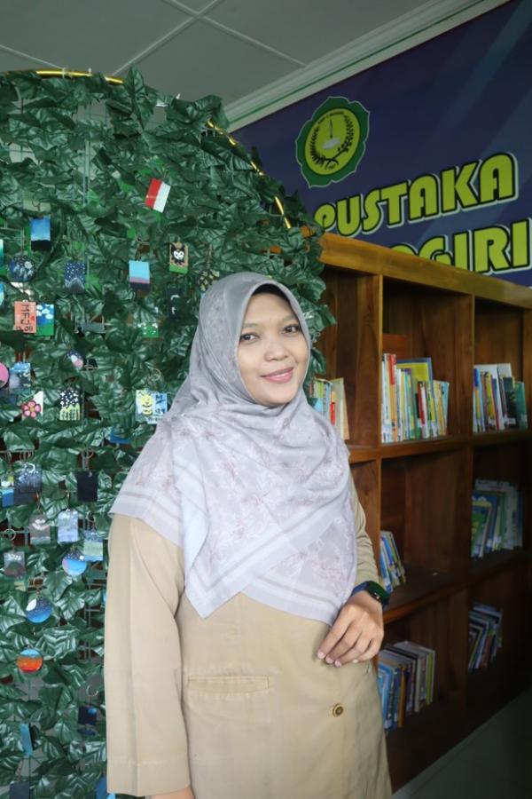 Ririt Setyani , S.Pd